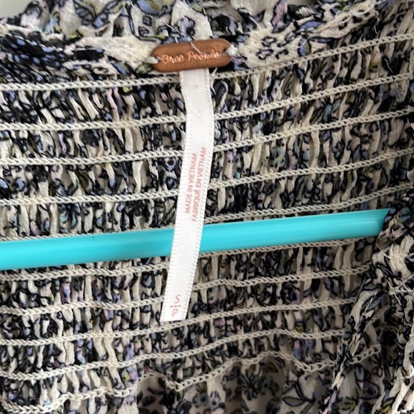 FREE PEOPLE Lela Tie Neck floral blouse size small - Picture 3 of 5